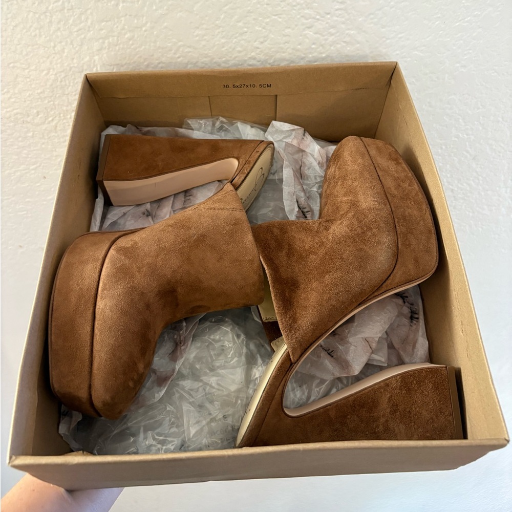 New in box Jessica Simpson Suede Wedge mule